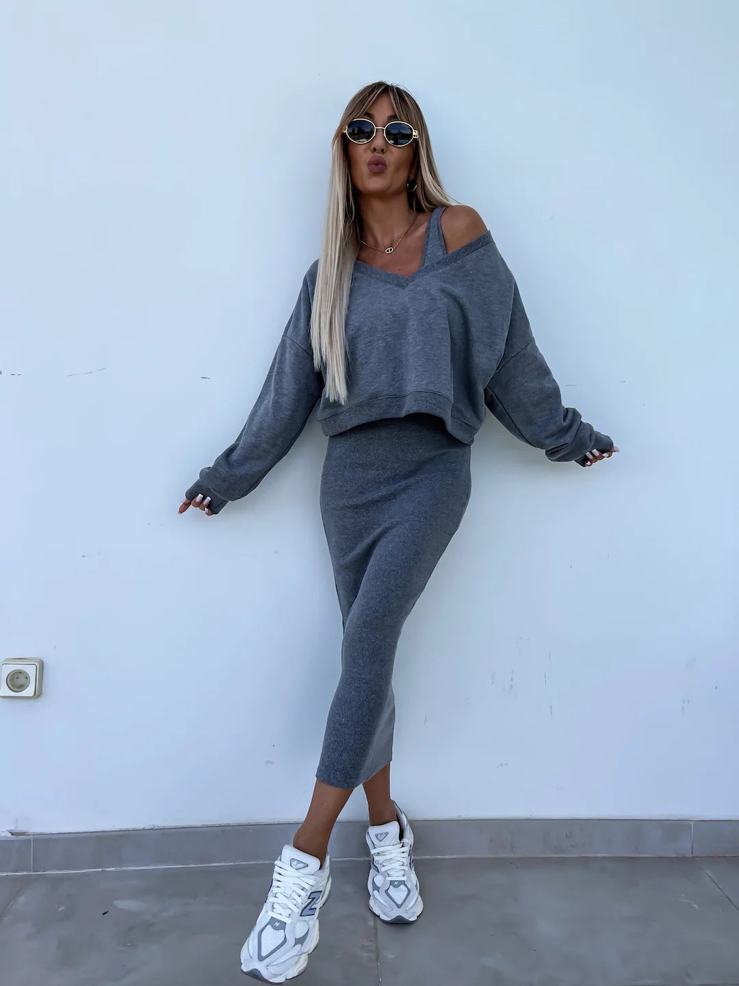 Ladies two-piece midi skirt set with off-shoulder oversized sweatshirt and figure-hugging pencil skirt Mune Fashion