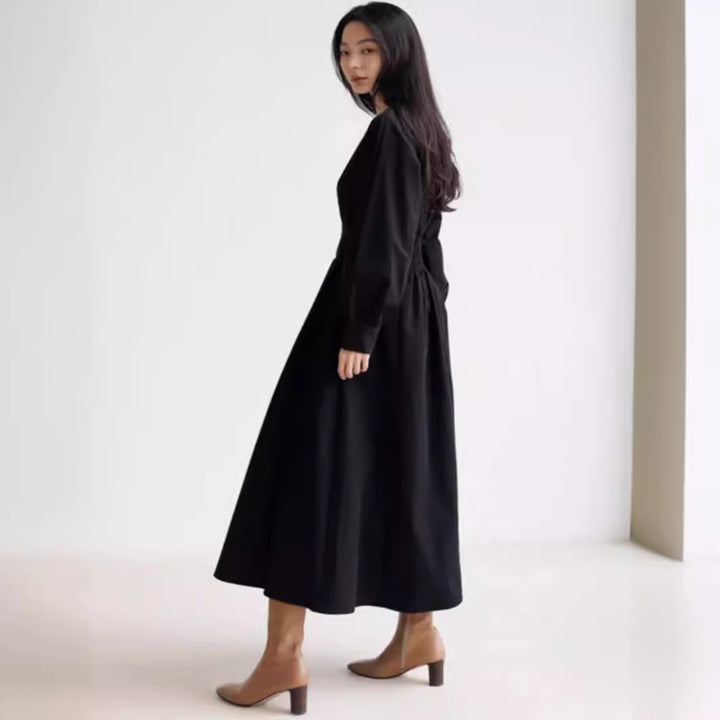 Women's maxi dress with waist darts, round neckline and voluminous cuffs Mune Fashion