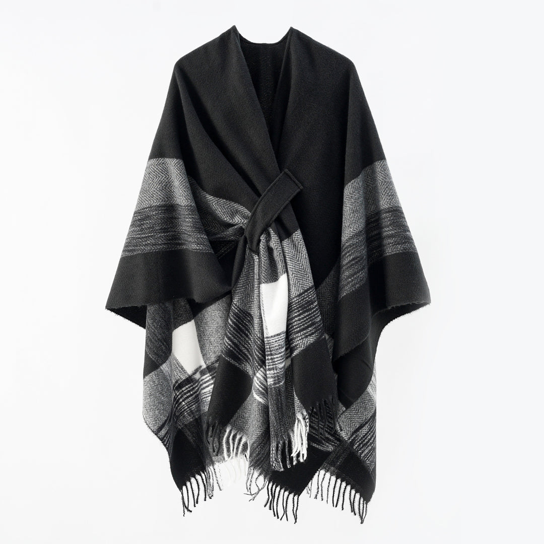 Ladies Revers-Cape made of a wool blend with a tie belt and plaid pattern Mune Fashion