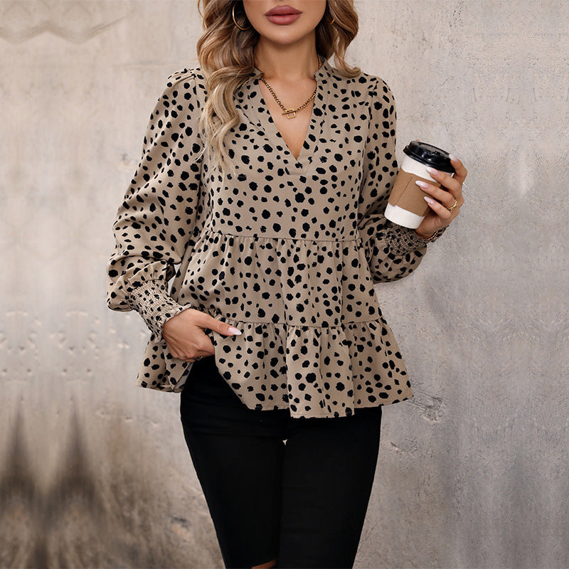 Women's gathered tiered blouse with V-neck and smoked sleeves Mune Fashion