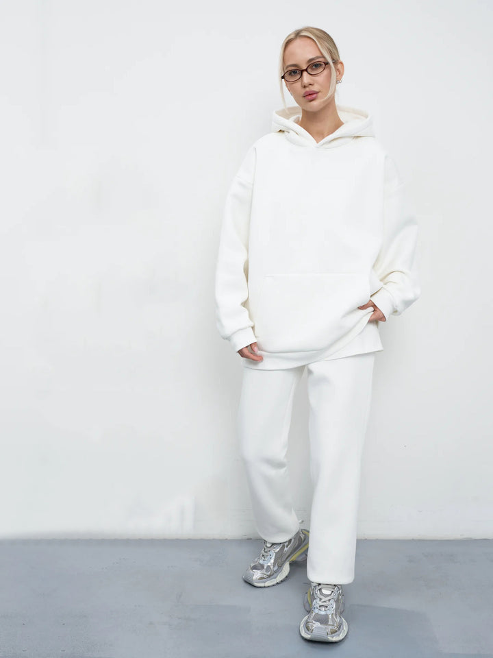 Women's oversized hoodie with kangaroo pocket and soft French terry Mune Fashion