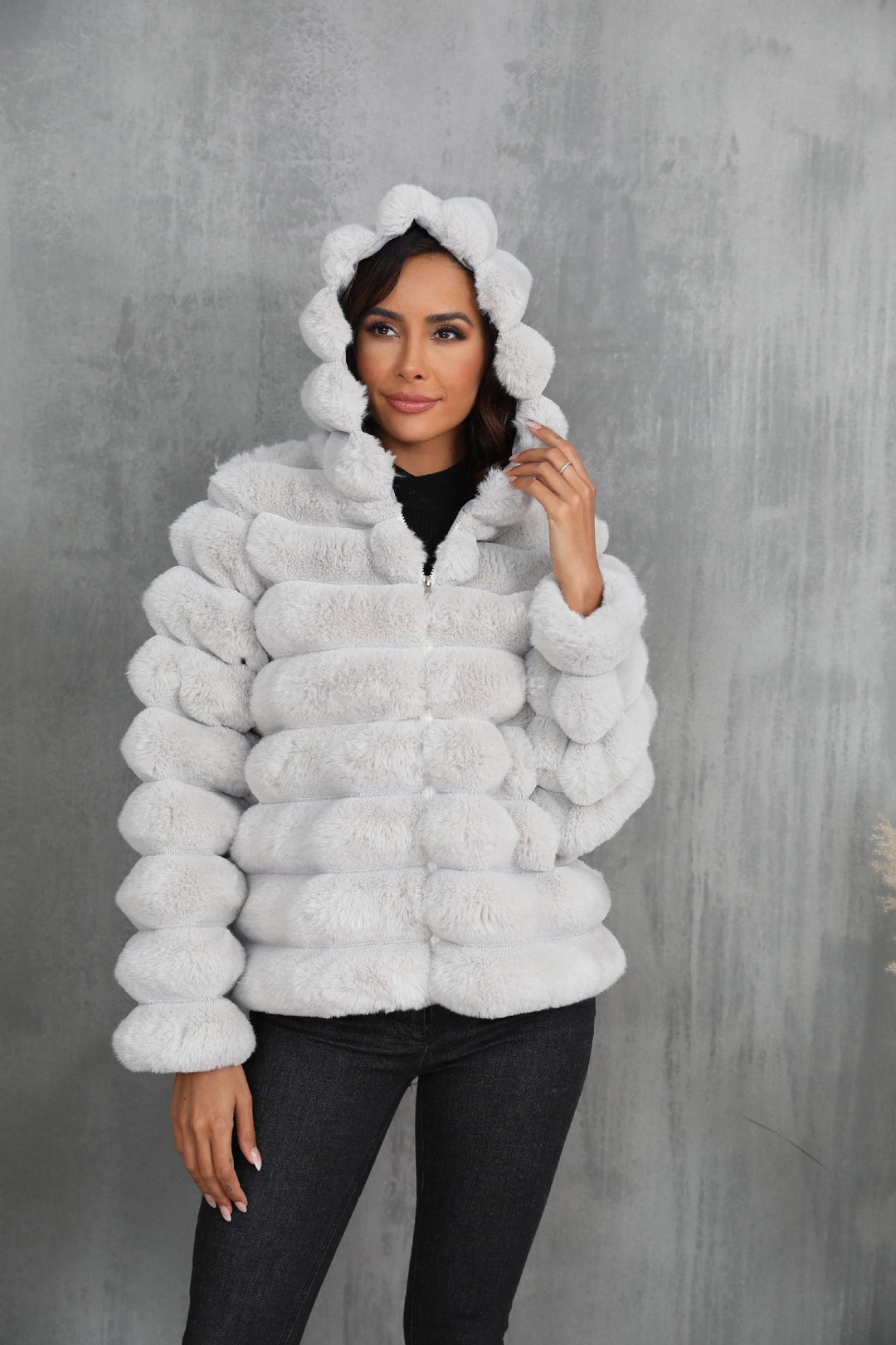 Women's Trendy Hooded Jacket Made Of Faux Fur with Textured Pattern Mune