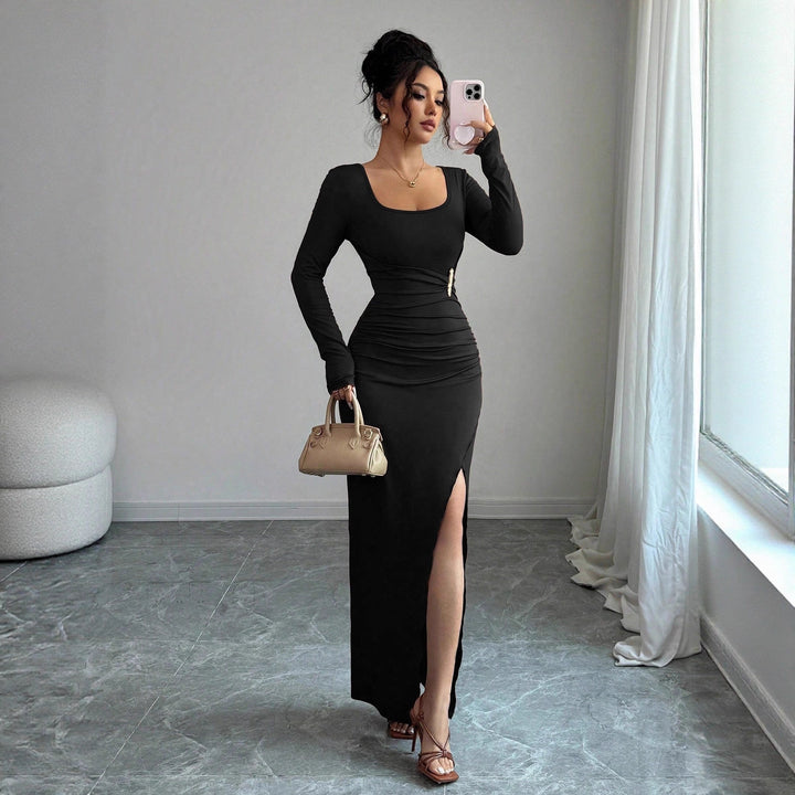 Ladies body-hugging maxi dress with square neckline, fitted gathering and high side slit Mune Fashion