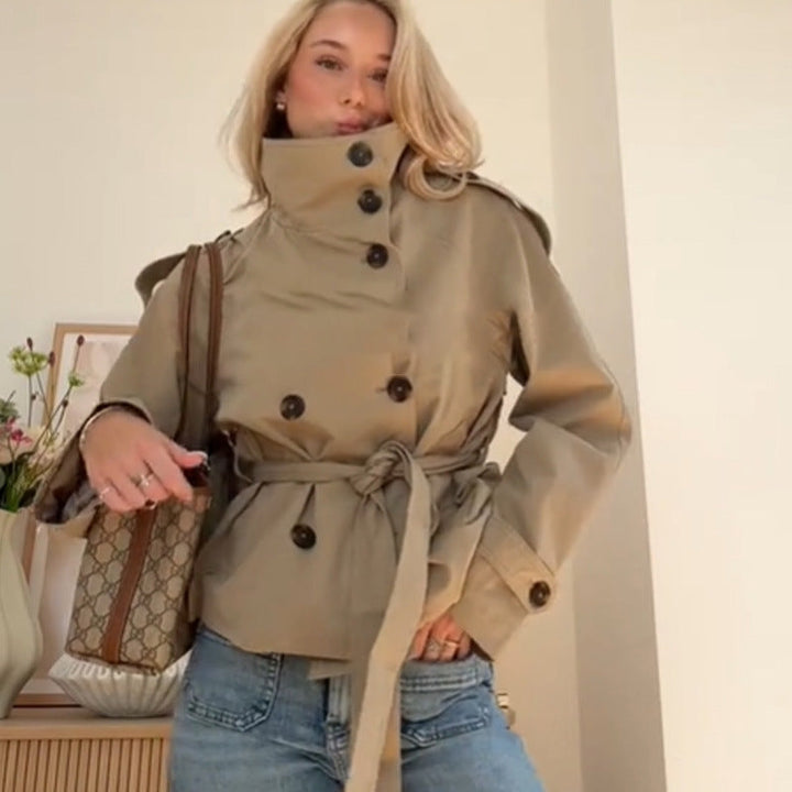 Ladies Modern Trench Jacket with Tailored Design and Practical Pockets Mune