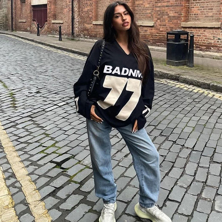 Damen Oversize Sport-Sweatshirt mit V-Ausschnitt und Statement-Print Mune Fashion