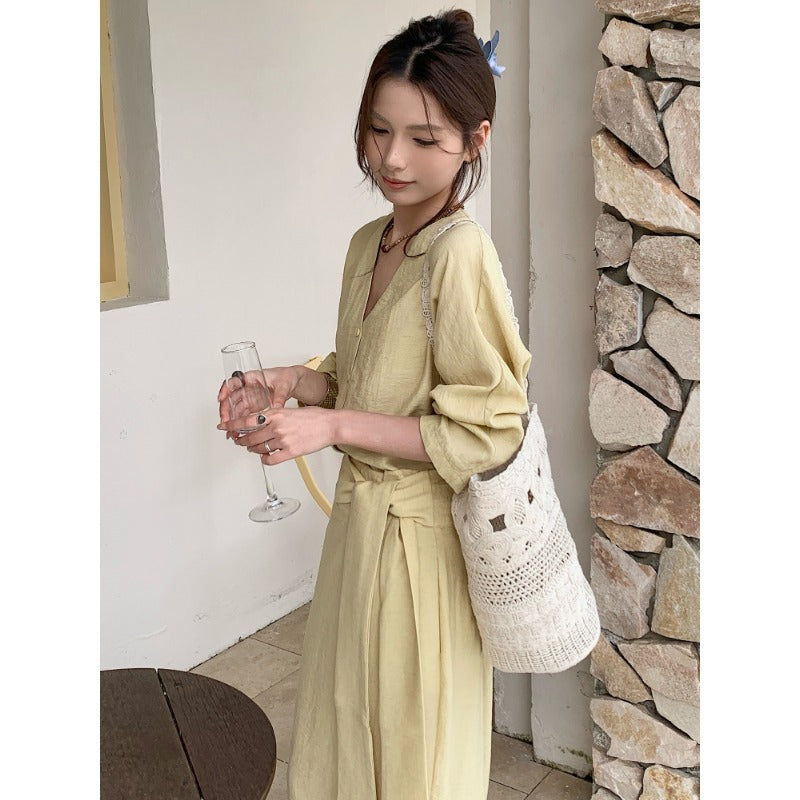 Women's midi dress in linen look with deep V-neck, fitted tie belt, and three-quarter sleeves Mune Fashion