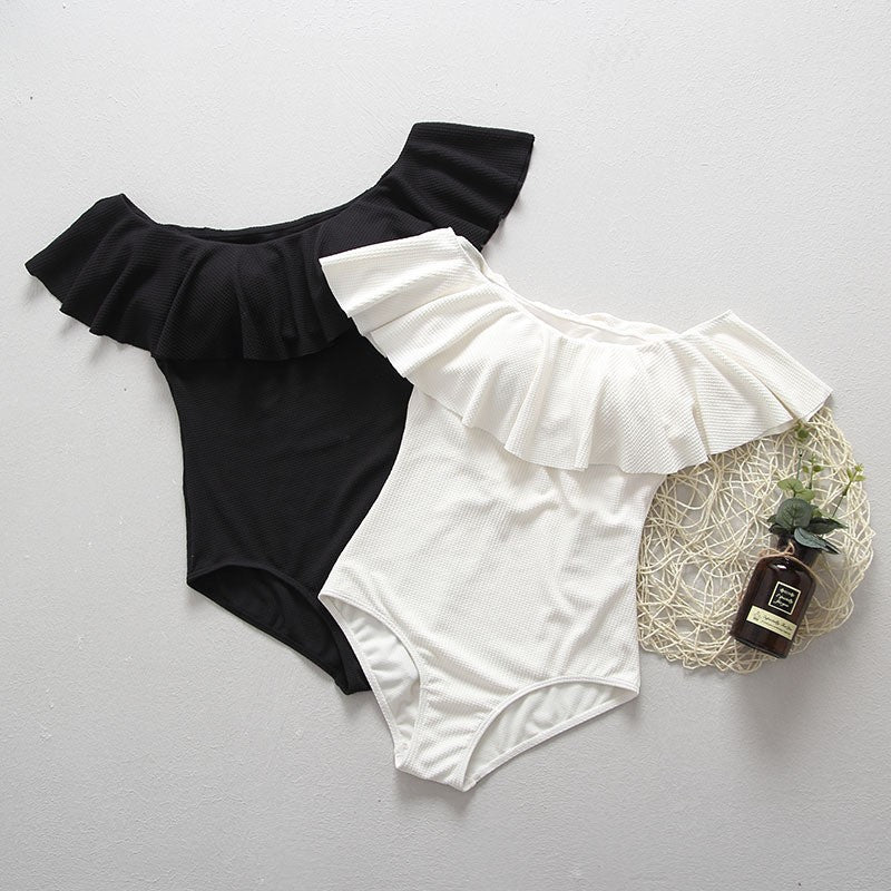 Women's swimsuit with ruffles and elegant ribbed texture Mune Fashion