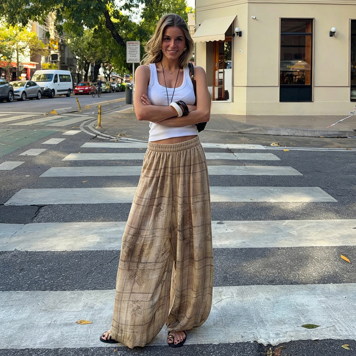 Women's loosely cut palazzo pants with elastic waistband and gathered leg cuffs Mune Fashion