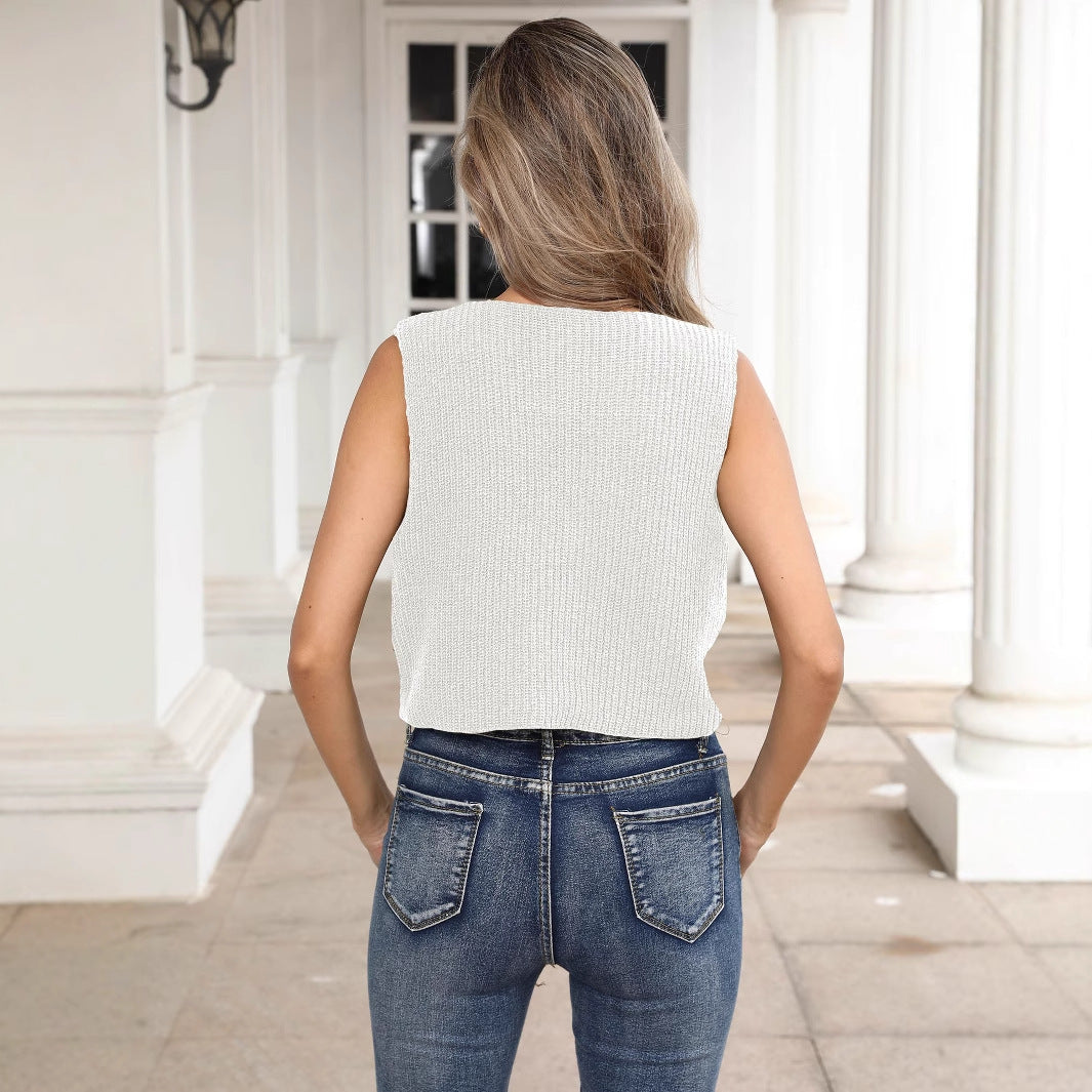 Ladies short knit top with floral appliqués Mune Fashion