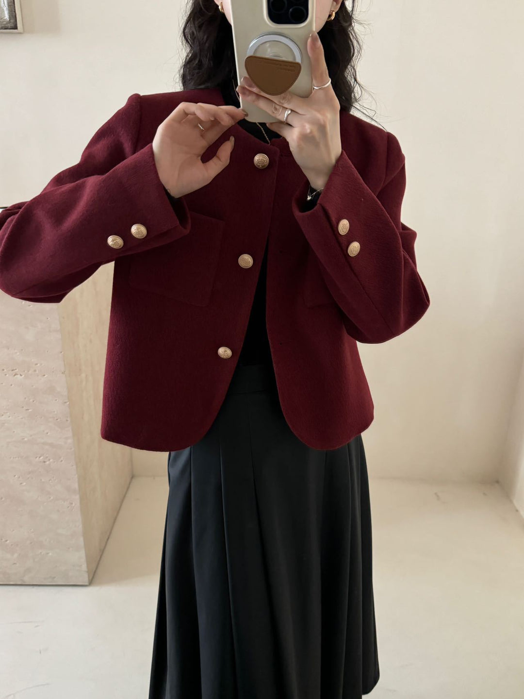 Women's short blazer with round neckline, textured fabric and golden buttons Mune Fashion