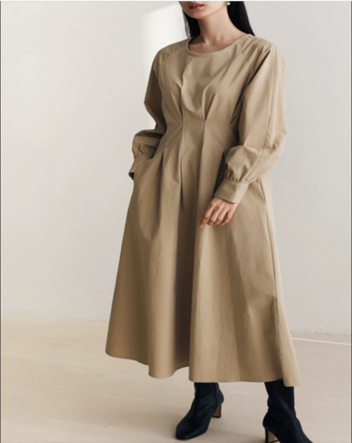 Women's maxi dress with waist darts, round neckline and voluminous cuffs Mune Fashion