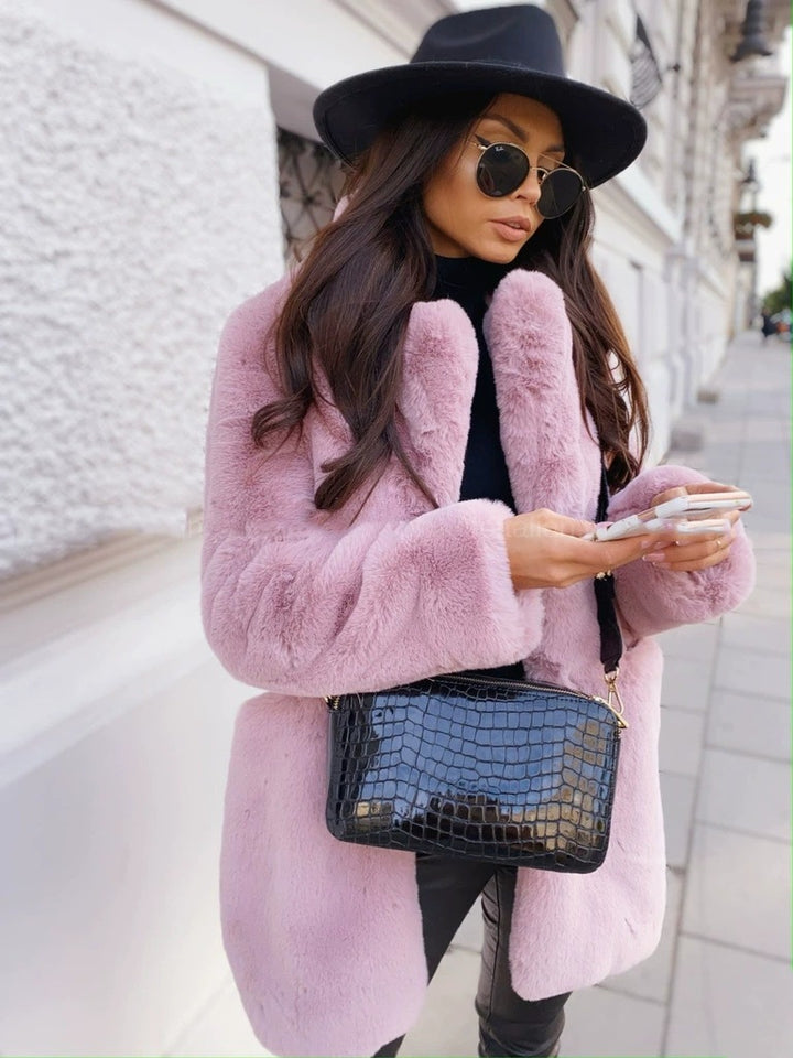 Women’s short coat made of luxurious faux fur with soft high pile and straight cut Mune Fashion