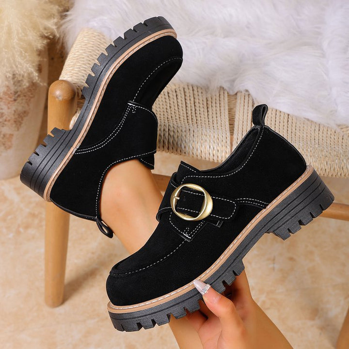 Women's chunky loafer in moccasin style with large decorative buckle, velour look and profiled rubber sole Mune Fashion