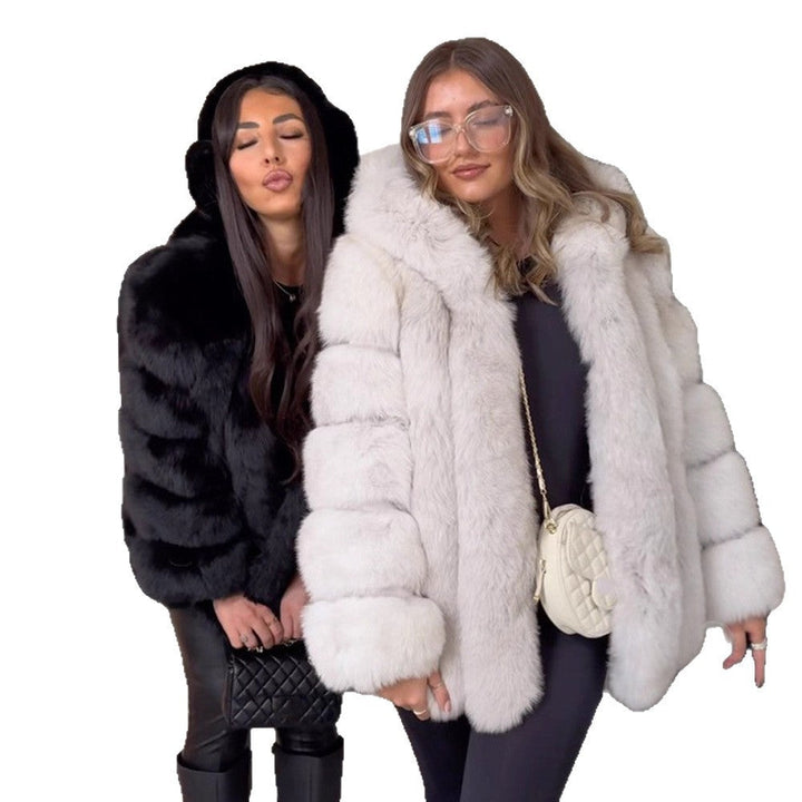 Women's Faux Fur Coat with Luxurious Feel and Elegant Quartz Details Mune