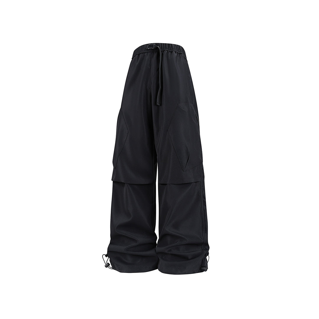 Men's wide cargo pants in baggy style with drawstring waistband, large flap pockets, and adjustable leg openings Drune