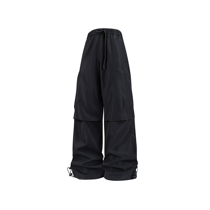 Men's wide cargo pants in baggy style with drawstring waistband, large flap pockets, and adjustable leg openings Drune