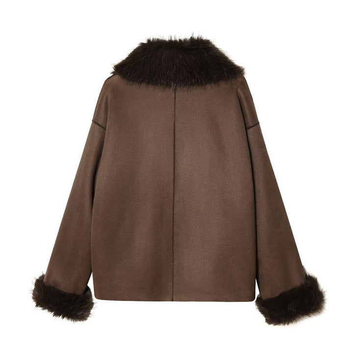 Women’s short jacket in lambskin look with voluminous fur collar and shortened sleeves Mune Fashion