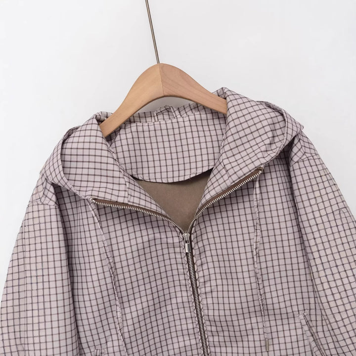Women's short-cut hooded jacket with check quilted pattern, zipper and drawstring Mune Fashion