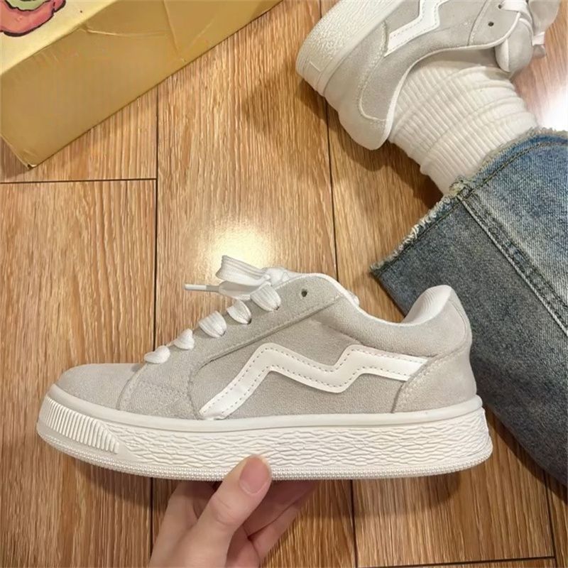 Women's fashionable sneakers with soft sole and sporty design Mune Fashion
