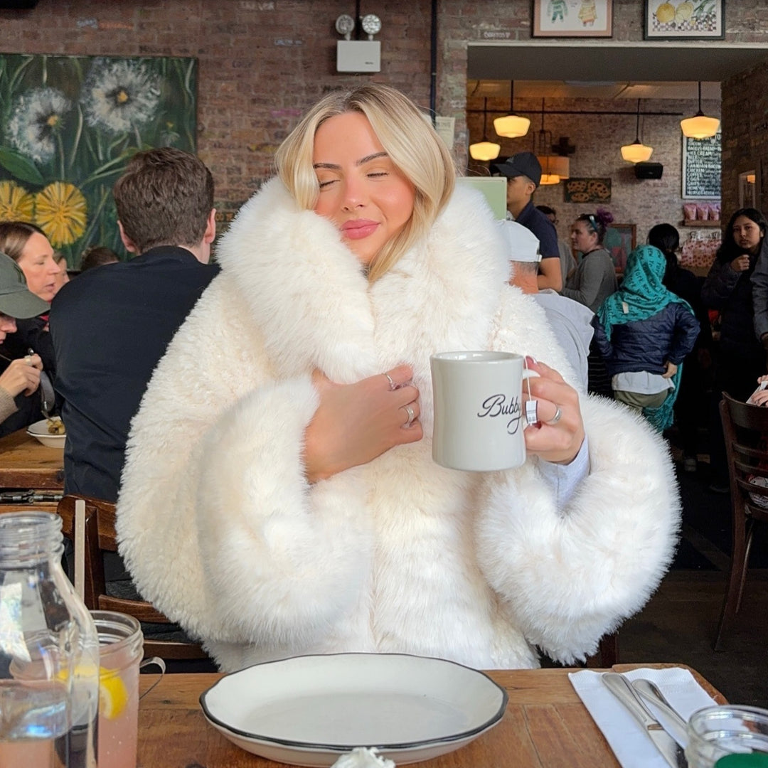 Women's short jacket made of voluminous faux fur with XXL hood and ball sleeves Mune Fashion