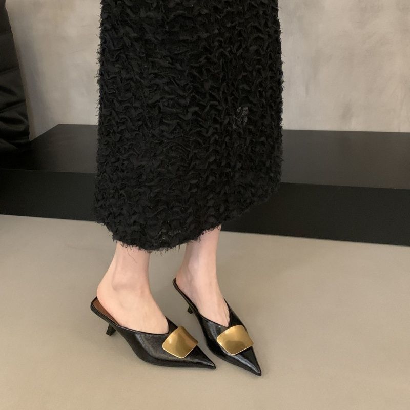 Ladies pointed toe kitten-heel mules with metal application Mune Fashion