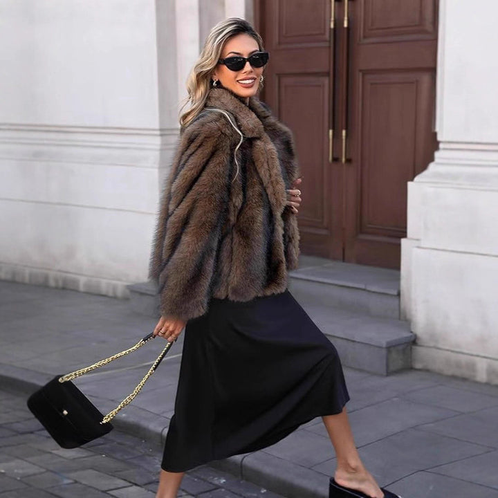 Ladies short jacket made of dense artificial fur with generous shawl collar Mune Fashion