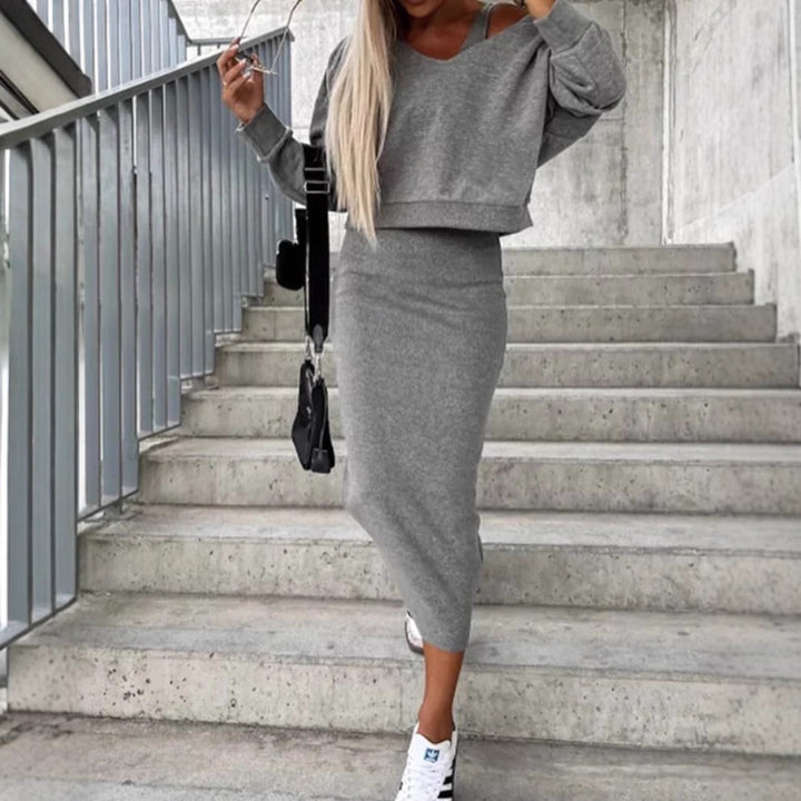 Women's sleeveless fine-knit maxi dress with V-neckline, body-hugging silhouette and stretchy cotton blend Mune Fashion