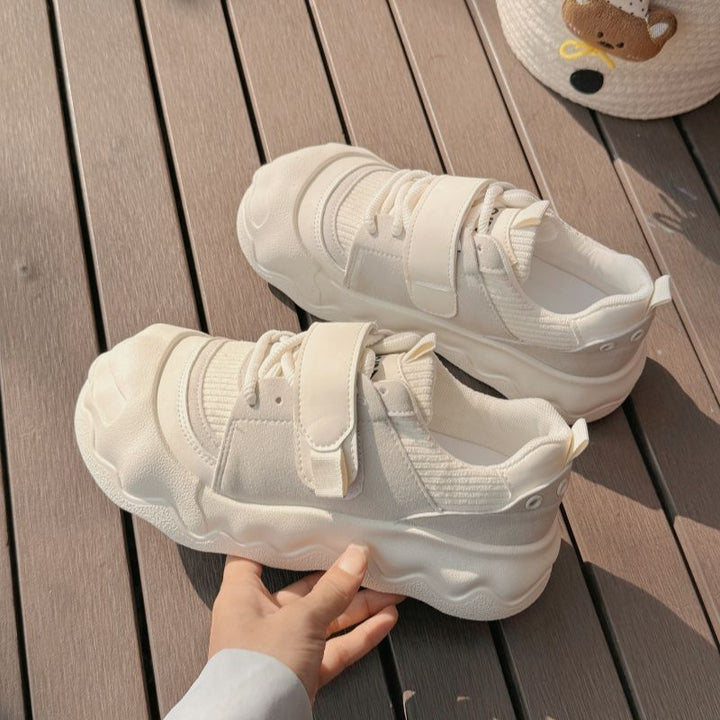 Women's sneakers with practical Velcro fasteners and cushioned sole Mune Fashion