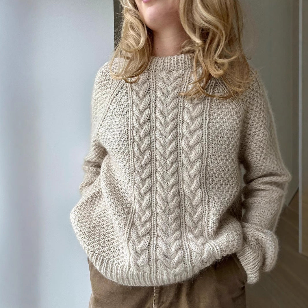 Women's oversized knitted sweater with cable pattern