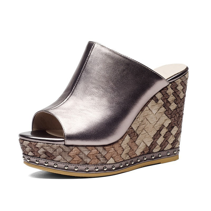 Women's elegant slip-on mule with open toe area, sculptural wedge platform in braided look and studded embellishment Mune Fashion