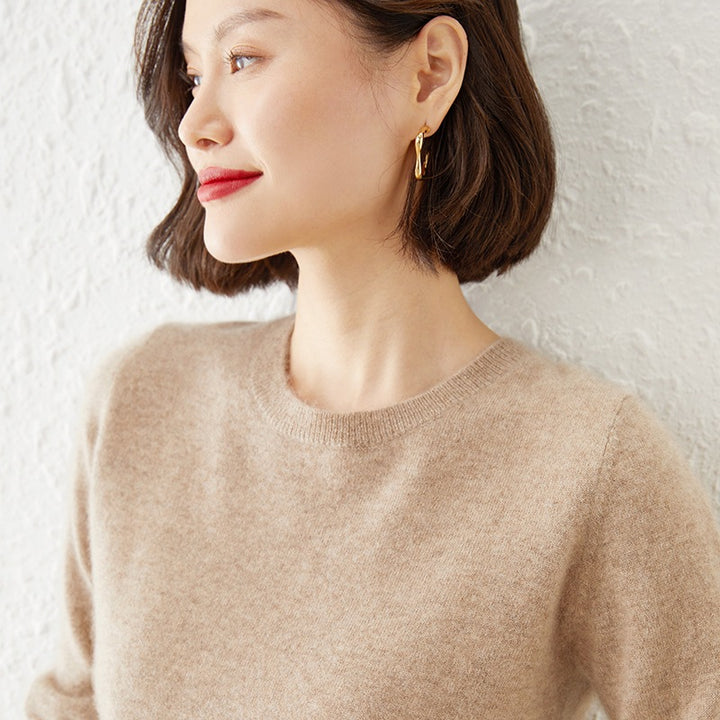 Women's Short-Cut Fine Knit Sweater with Round Neckline and Ribbed Hem Mune Fashion