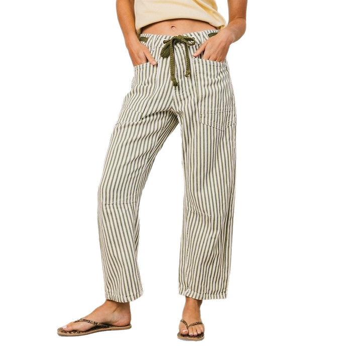 Women casual cargo denim culotte with drawstring waistband and large patch pockets Mune Fashion