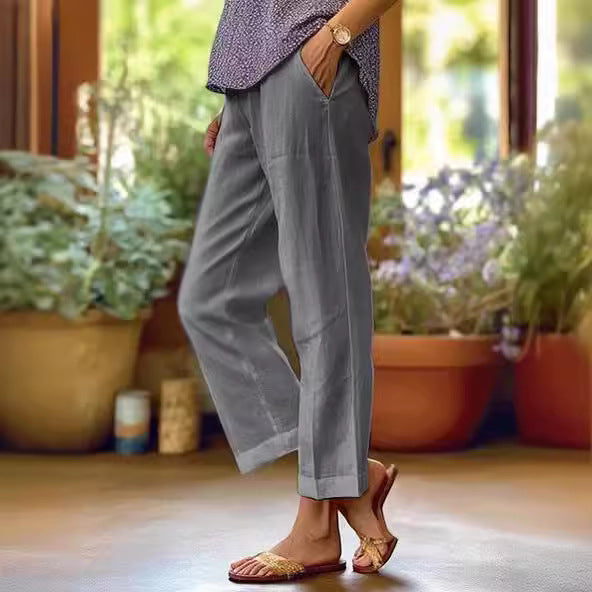 Ladies casual cropped trousers with straight leg, subtle crease and side pockets Mune Fashion