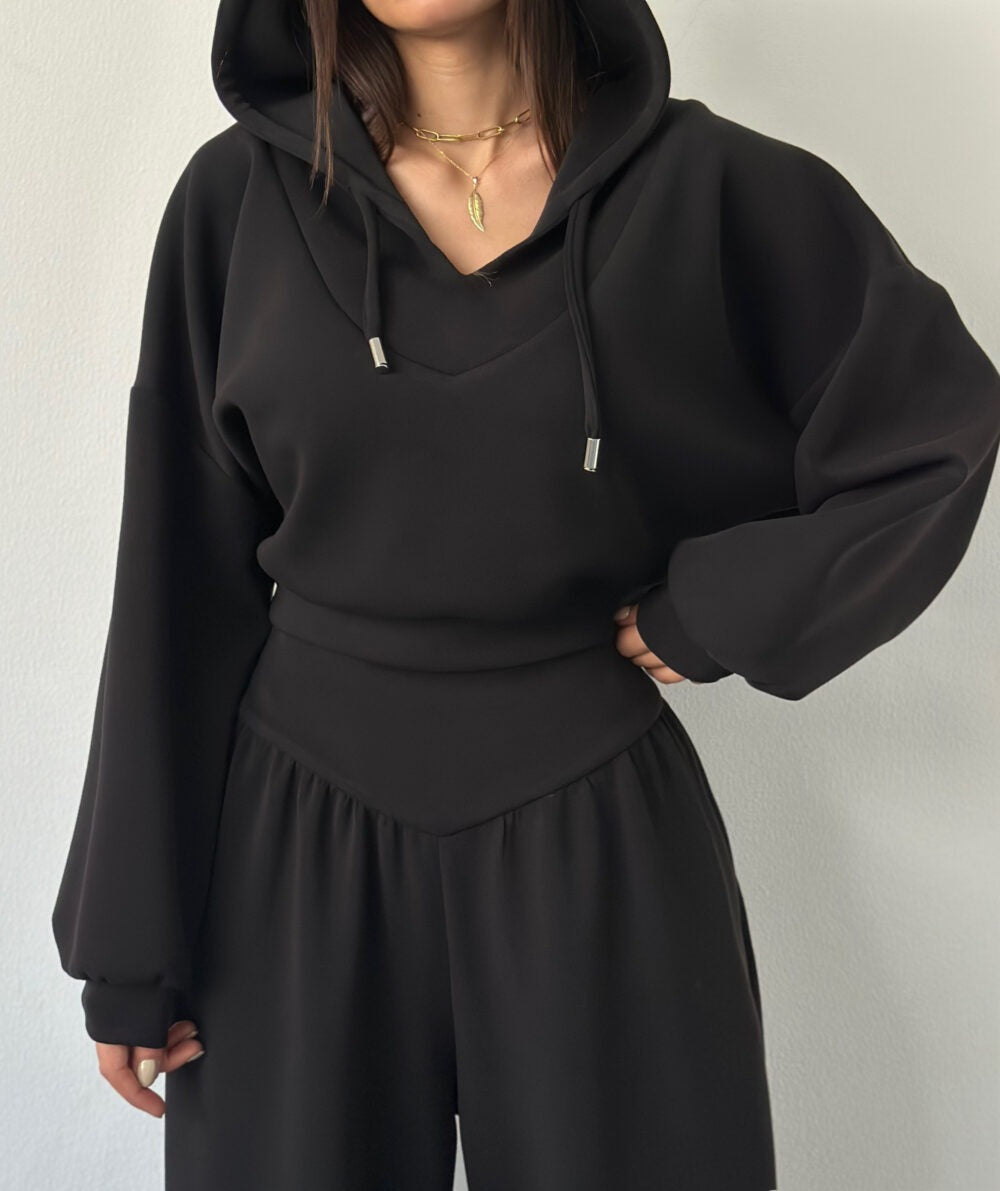 Women nan luxurious leisure set hoodie with V-neck detail and high-waisted culotte Mune Fashion
