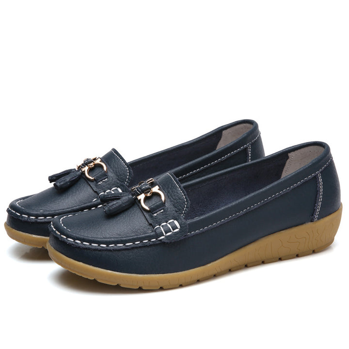 Women's classic tassel moccasin made of textured synthetic leather with padded comfort insole and flexible wedge sole Mune Fashion
