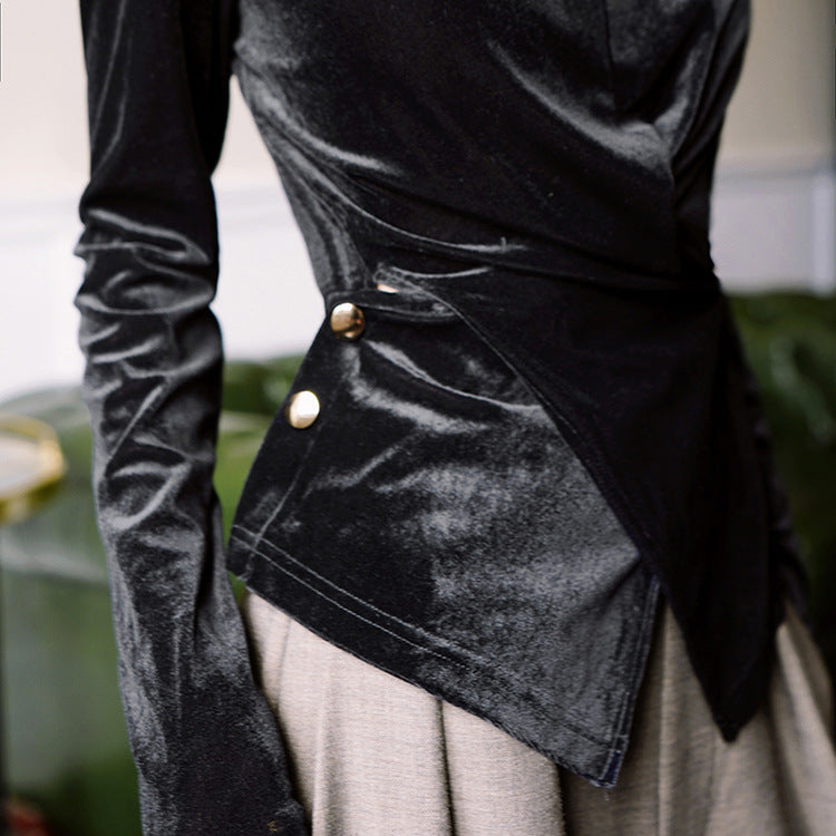Women's elegantly cut blouse with twist detail