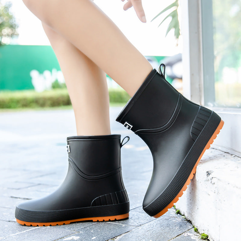 Women's waterproof short rubber boots with slip-resistant profile sole and comfortable insole Mune Fashion