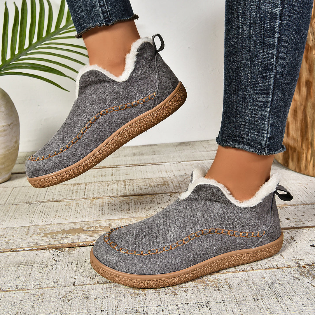 Ladies Insulated Moccasin Sneakers with Faux Fur Lining and Non-Slip Rubber Sole Mune Fashion