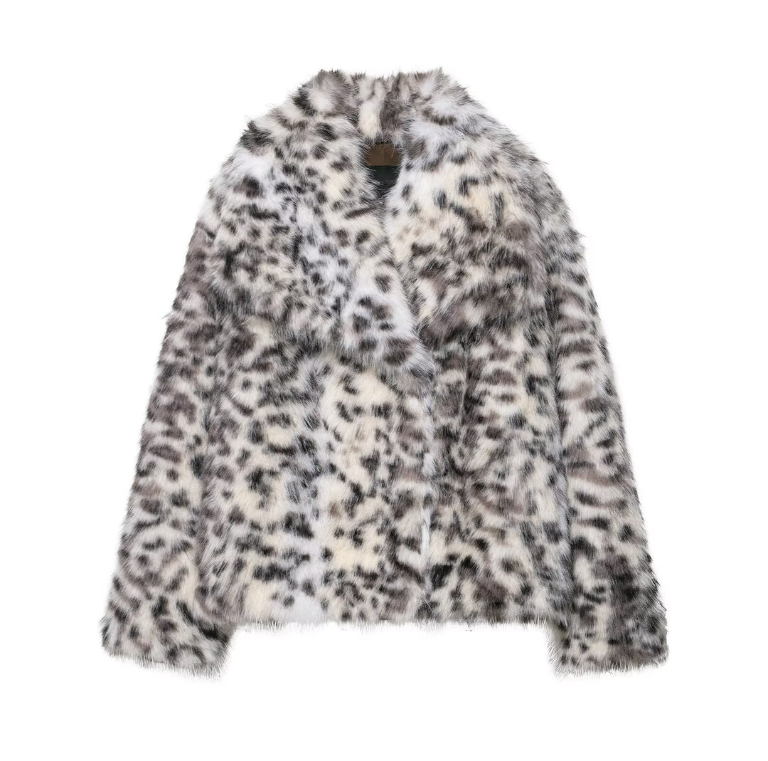 Ladies' short faux fur coat with oversized shawl collar and soft lining Mune Fashion