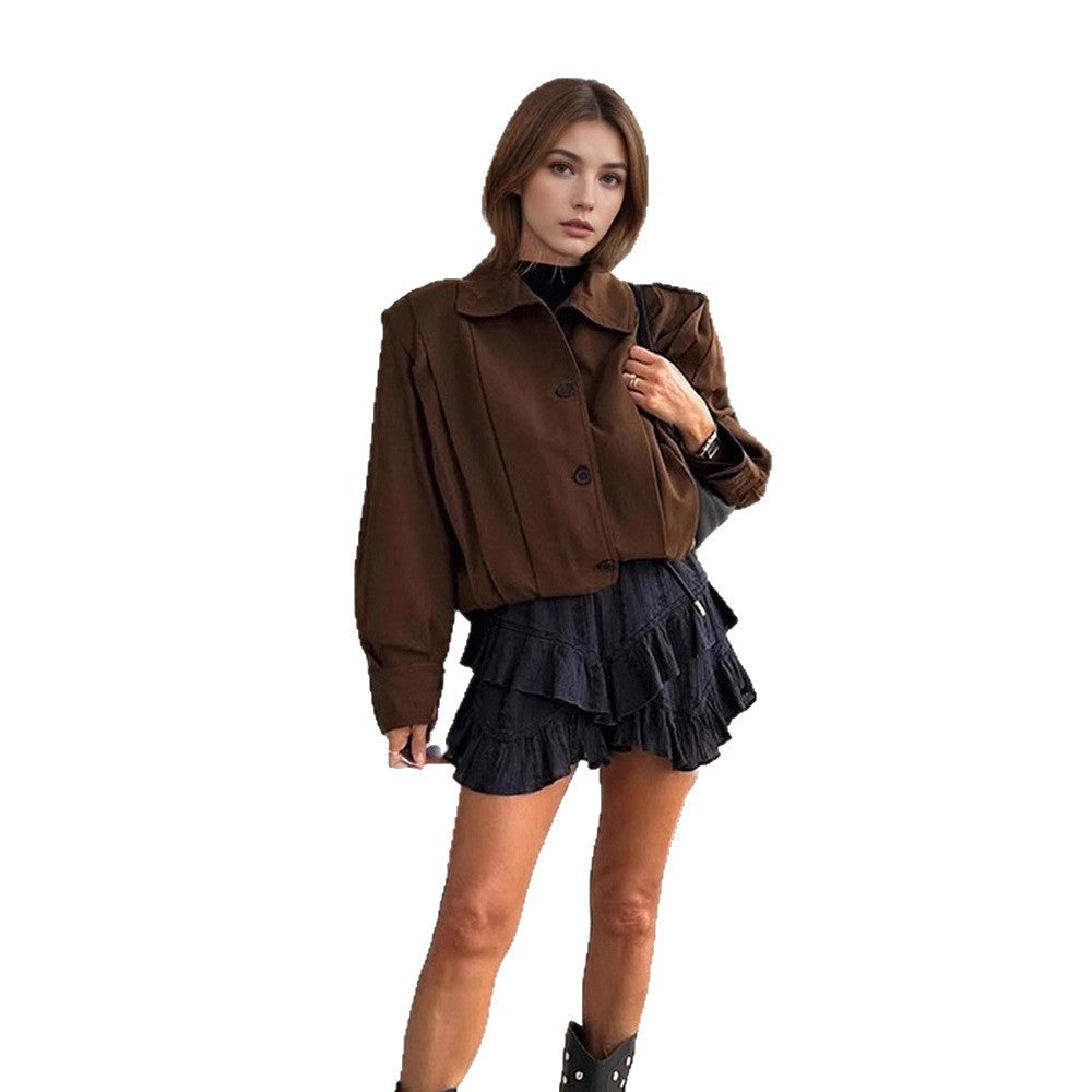 Ladies short boxy jacket with shoulder patches, boxy silhouette and buttoned front Mune Fashion