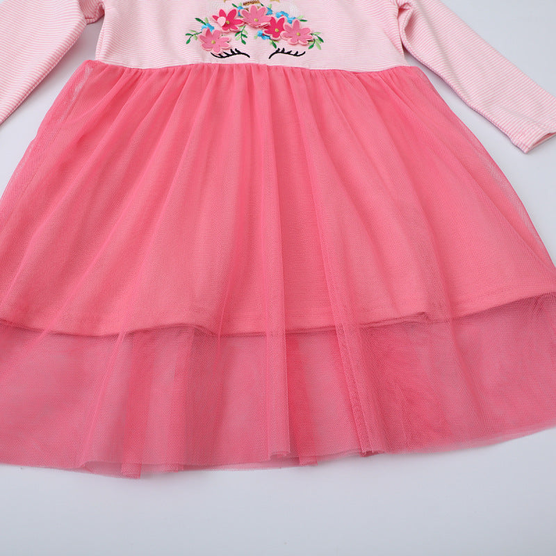 Girl's casual dress with charming floral embroidery Mune Fashion