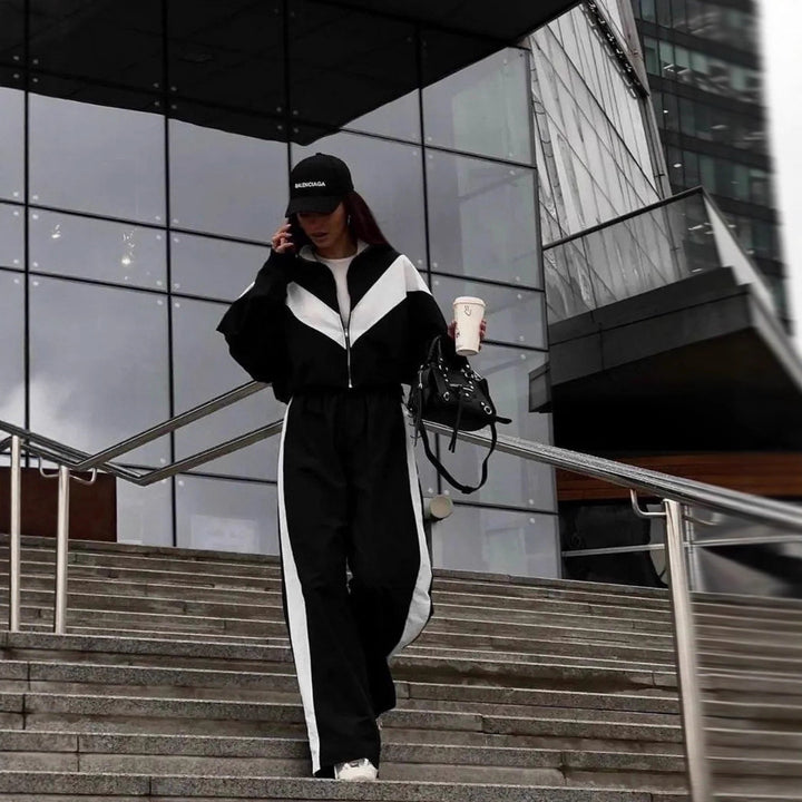 Ladies two-piece lounge set with zip hoodie and wide high-waist pants with side stripes Mune Fashion