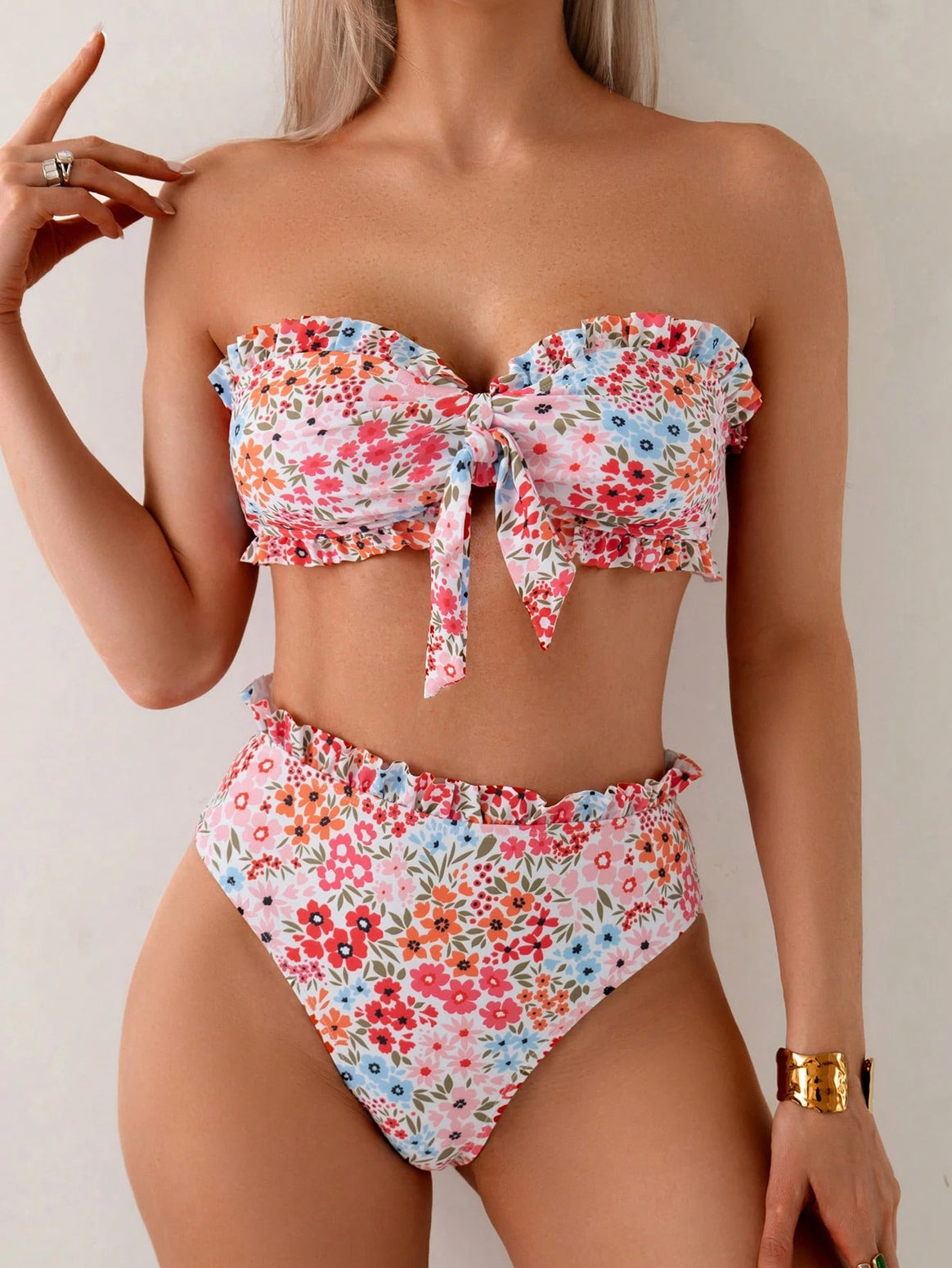 Women's bikini set with romantic ruffle details and high waistband Mune Fashion