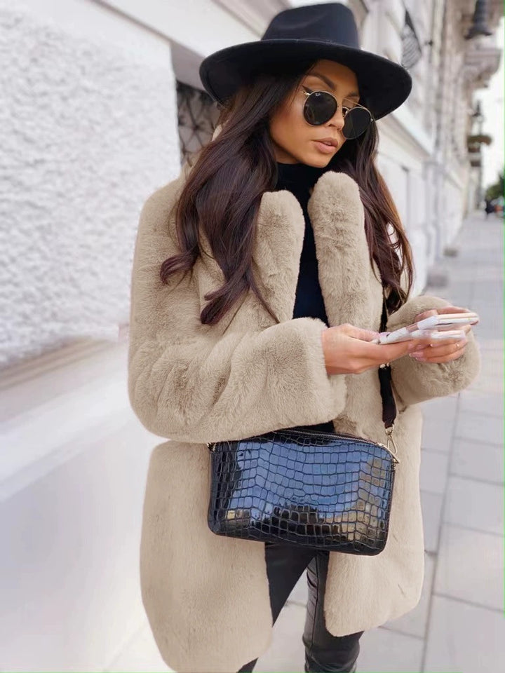 Women’s short coat made of luxurious faux fur with soft high pile and straight cut Mune Fashion