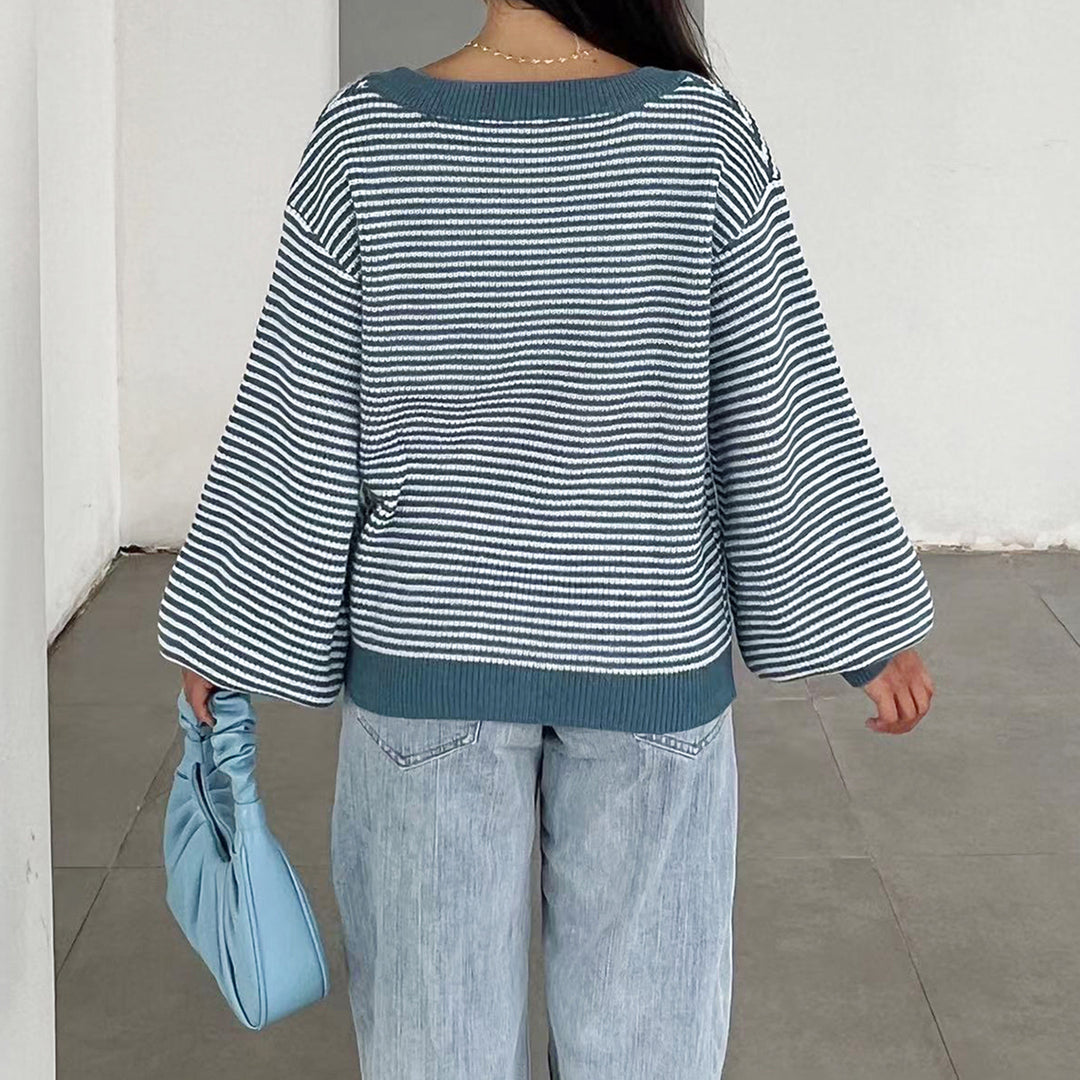 Women's fine knit sweater with wide boat neckline, flared sleeves, and intarsia flower motif Mune Fashion