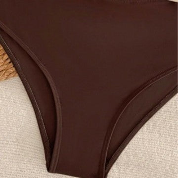 Women's Triangle Bikini with Chic Twist Design Mune Fashion