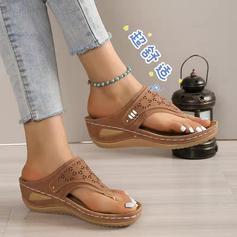 Women’s wedge flip-flops with perforated upper material and padded comfort footbed Mune Fashion
