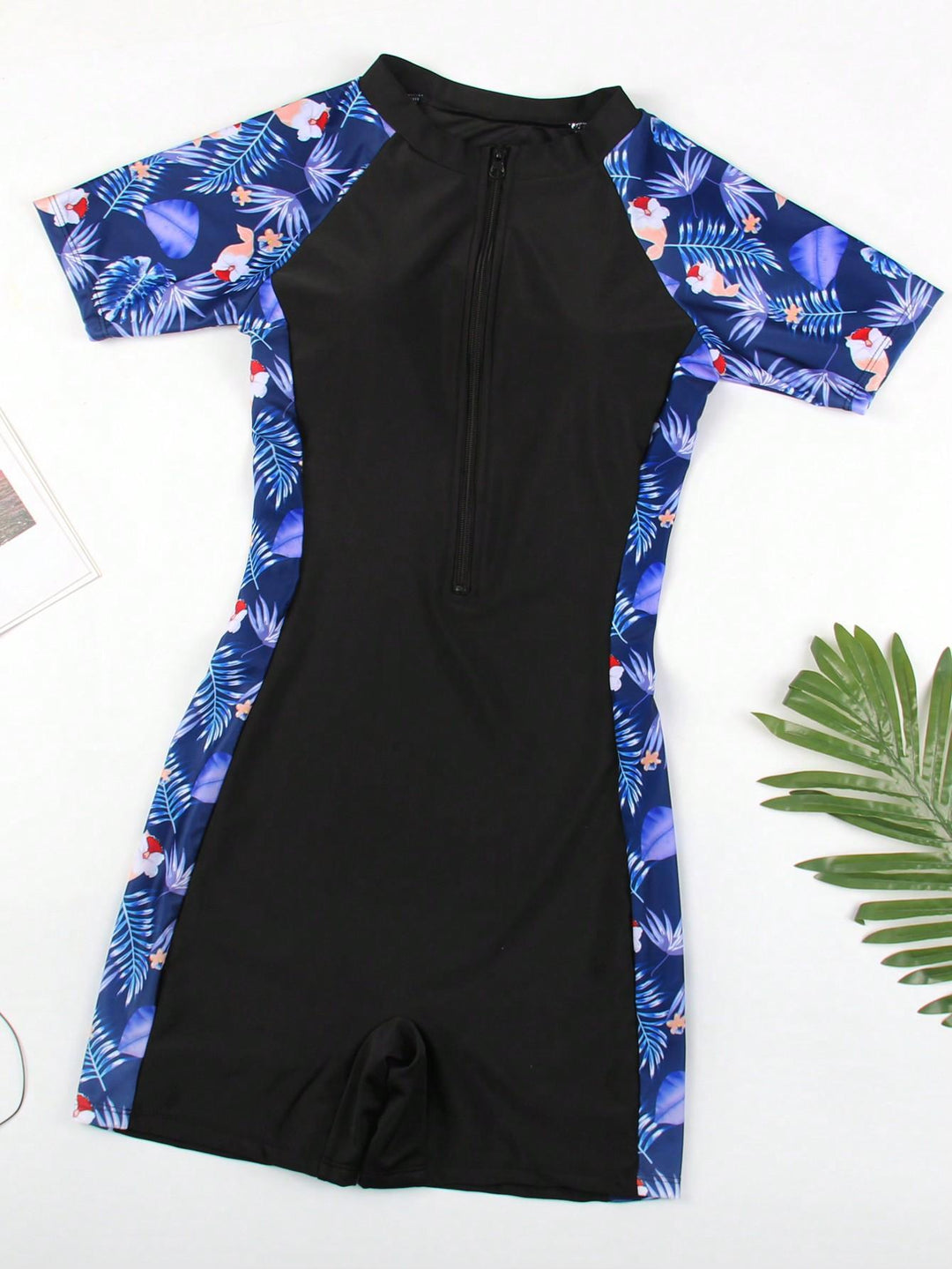 Women's sporty neoprene suit with short sleeves and floral design Mune Fashion
