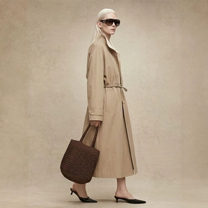 Women Tailored Coat in Trenchcoat Style with Drawstring Waist and Contrast Collar Mune Fashion