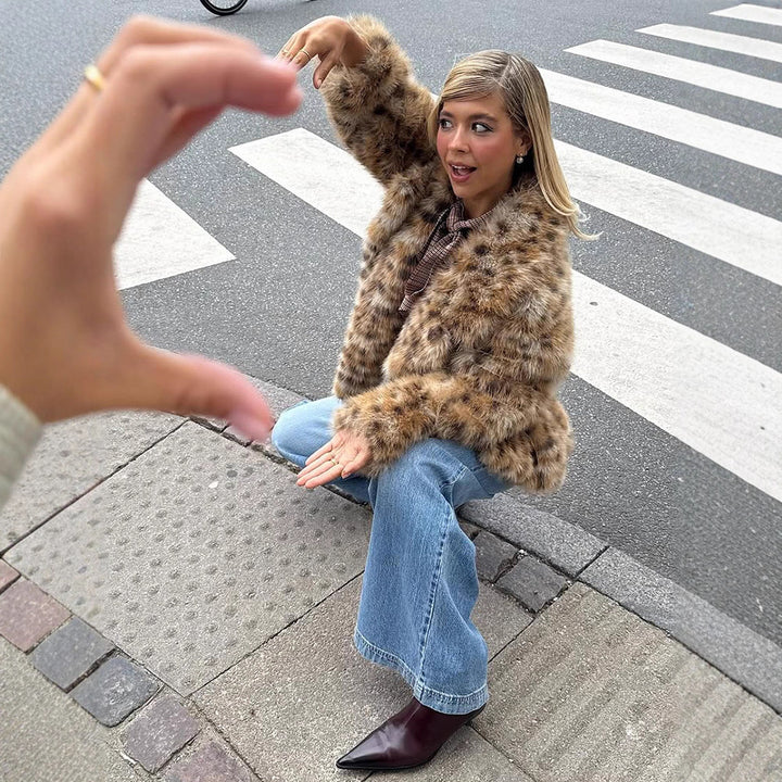 Women Short Faux Fur Jacket in Leopard Pattern with Boxy Silhouette and Wide Collar Mune Fashion